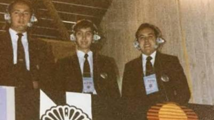 Toño de Valdés, Enrique Burak y Pepe Segarra formaron una de las tercias más recordadas del futbol americano en México. Toño de Valdés, Enrique Burak y Pepe Segarra formaron una de las tercias más recordadas del futbol americano en México.