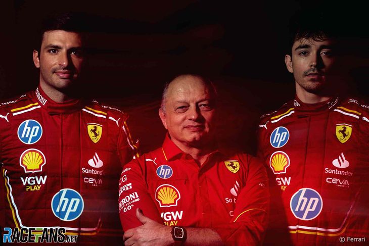 El logo del tecnológico estadounidense también aparecerá en los buzos de los pilotos e integrantes de todo el equipo Ferrari.