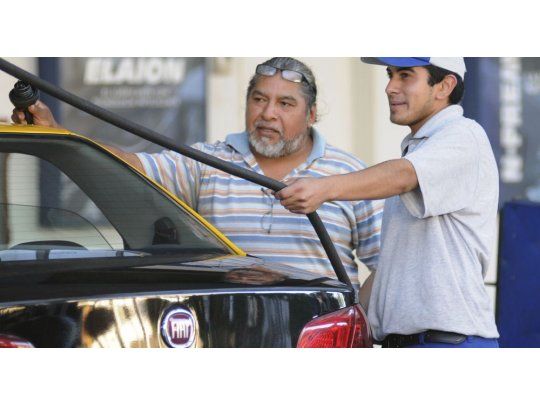Según estacioneros los combustibles aumentarán hasta 10% tras las elecciones
