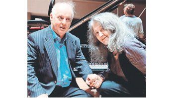 Daniel Barenboim tendrá fuerte presencia en la temporada 2014 del Teatro Colón. Ofrecerá un recital de piano junto con Martha Argerich (foto), dirigirá una versión de concierto de “Tristán e Isolda”, de Richard Wagner, con intérpretes internacionales de primera línea (aunque no será una versión integral), y finalmente realizará un espectáculo junto con Les Luthiers, quienes de esta forma actuarán por segunda vez en la historia en el Colón.
