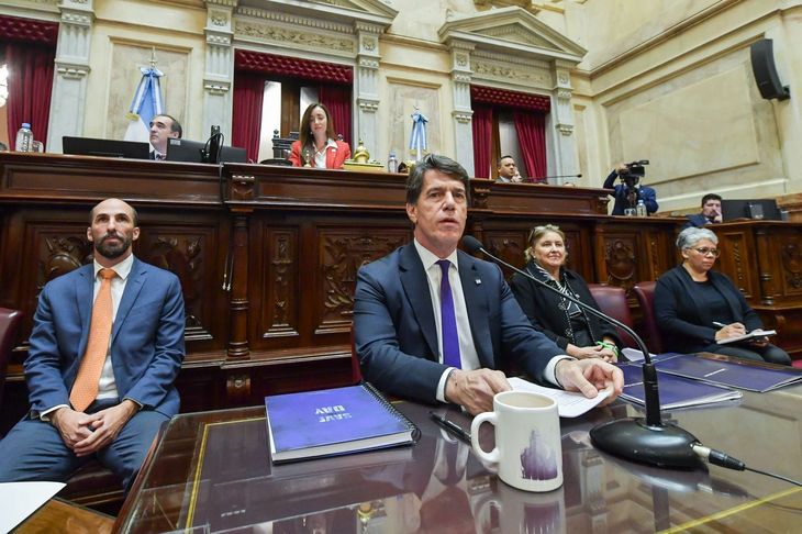 POSSE EN EL SENADO.jpg