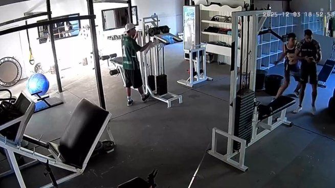 Un cliente atacó a un profesor de kickboxing en un gimnasio.