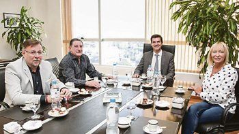 Federación de taxis. Oscar Romero, Omar Viviani y Mónica López se sumaron a la campaña de Urtubey como precandidato presidencial de Alternativa Federal.&nbsp;