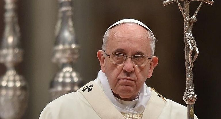 En medio del debate por la despenalización del aborto, el Papa pidió defender la vida