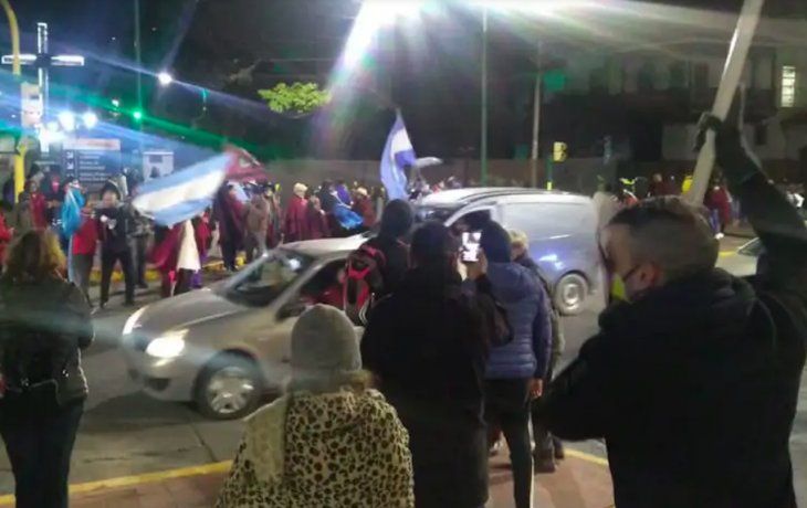 Manifestantes se opusieron a la visita de Alberto Fernández en Salta.