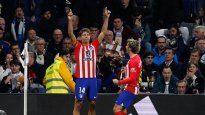 Brazos en alto. Atlético de Madrid empató en tiempo de descuento en el clásico