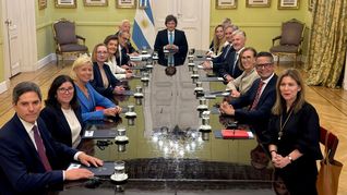 El presidente Javier Milei encabezó uno de los encuentros con representantes de la minera multinacional. El presidente Javier Milei encabezó uno de los encuentros con representantes de la minera multinacional.