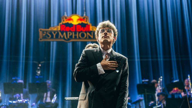 Trueno presentó su primer show sinfónico en el Teatro Coliseo con entradas agotadas.
