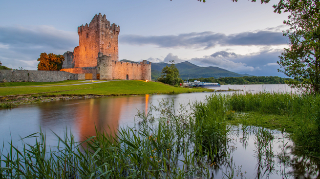 Los castillos y parques irlandeses son muy atractivos para los turistas.