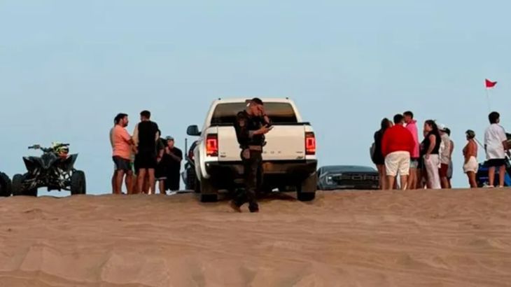 El menor fue atropellado por una camioneta en la playa.