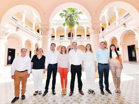 Avance. El entrerriano Gustavo Bordet present&oacute; en sociedad el pasado s&aacute;bado al gabinete que lo acompa&ntilde;ar&aacute; desde diciembre.&nbsp;