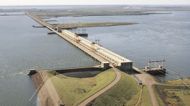 Yacyretá es la gran central hidroeléctrica construida por Argentina y Paraguay. Es una de las principales empresas generadoras de energía eléctrica de América Latina y provee el 45% de la energía hidroeléctrica del país.