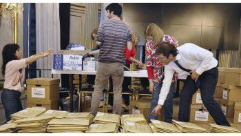 ámbito.com | Conteo comenzará este martes y estiman que terminará recién dentro de doce días. Será realizado por los jueces con competencia electoral de cada distrito del país. Al frente de la tarea en La Plata estará Juan Manuel Culotta, quien 10 días antes de las pr