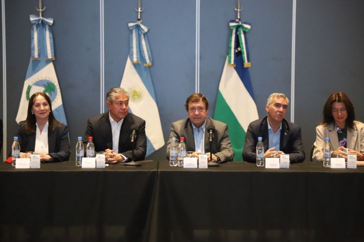 Rolando Figueroa y Alberto Weretilneck se reunieron en Neuquén a mediados de junio. Rolando Figueroa y Alberto Weretilneck se reunieron en Neuquén a mediados de junio.