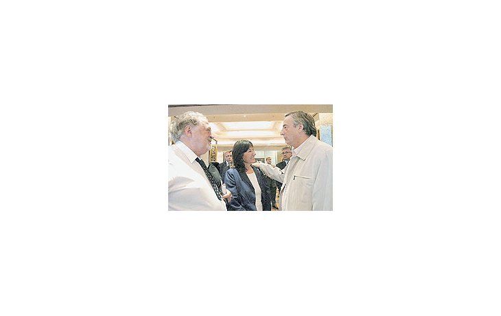 El presidente Néstor Kirchner habló de «término medio» en su política para frenar la inflación durante su visita a Brasil, donde está acompañado por los ministros Felisa Miceli y Ginés González García.