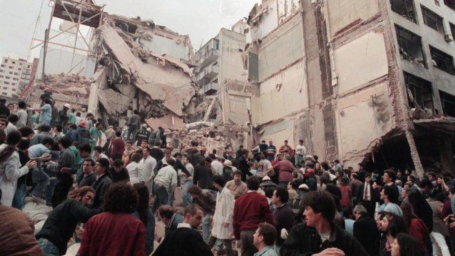 Diez prófugos serán juzgados en ausencia por el atentado a la AMIA, a casi 30 años del ataque que dejó 85 muertos en Buenos Aires.