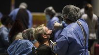 hisopados nasales o de saliva: un estudio revela cuales son mas eficientes