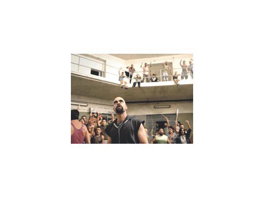 «Celda 211», el film español que abre el sábado la maratón nocturna de cine, gratis, en el Centro Cultural de España (Balcarce 1159, desde las 22).