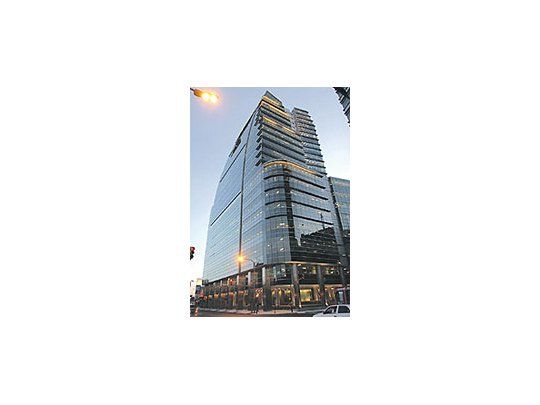 El edificiode la calleBouchard557 sevende, peroseguiráocupado porTechint y eldiario «LaNación».