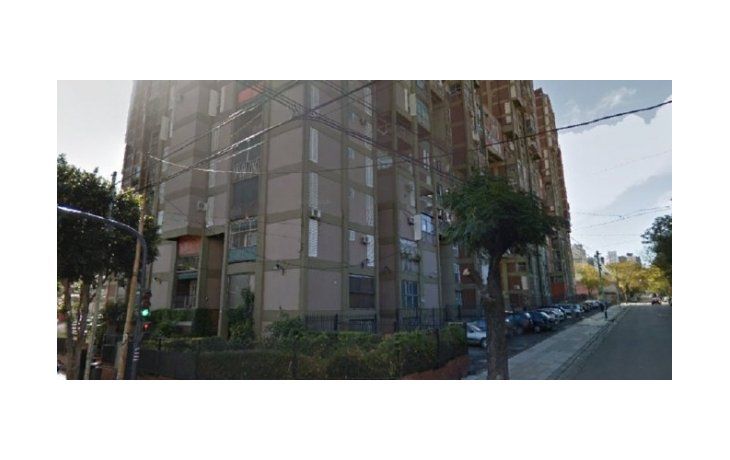 Las torres ocupan la manzana flanqueada por las calles: Dean Funes, Salcedo, La Rioja e Inclan.