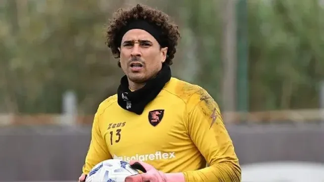Guillermo Memo Ochoa fue tendencia en las redes sociales, pero no por los tres goles que recibió, sino&nbsp; por una iniciativa forestal.
