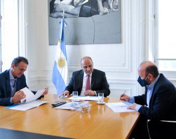 El jefe de Gabinete de Ministros, Juan Manzur, y el gobernador de Formosa, Gildo Insfrán, firmaron en la Casa Rosada una serie de convenios.