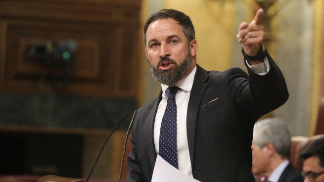 Santiago Abascal, líder de VOX, apuntó contra un legislador nacido en Argentina. 
