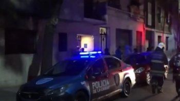 incendio en un edificio de constitucion: seis heridos, dos de ellos internados por intoxicacion