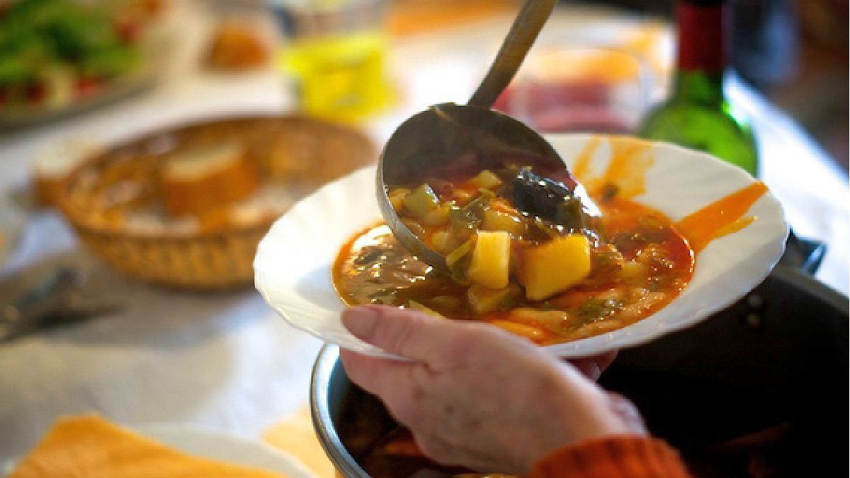 Food in winter: are more caloric foods convenient?