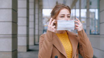 ámbito.com | woman-wearing-face-mask-3902732.jpg