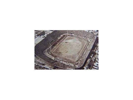 Tardes de fútbol. La Avenida La Plata y el barrio de Boedo sueñan con volver a las multitudinarias tardes de fútbol.