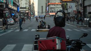 La moto se consolidó como herramienta de trabajo para miles de repartidores y elevó la demanda de seguros con coberturas más amplias y costos en alza La moto se consolidó como herramienta de trabajo para miles de repartidores y elevó la demanda de seguros con coberturas más amplias y costos en alza