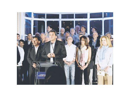 Sergio Massa esperó ayer hasta las 18.30 ´para emitir un mensaje con el que logró su lugar en la elección, aunque no haya participado. Felicitó a Mauricio Macri y prometió garantizar la gobernabilidad.