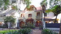 Residencia en venta con arquitectura Art Nouveau, detalles originales y jardín propio, ubicada en uno de los corredores residenciales más tradicionales de Belgrano R (Foto Gentileza: Ramos Couriel Real Estate)