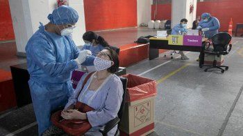 provincia testeara a docentes en escuelas para detectar asintomaticos