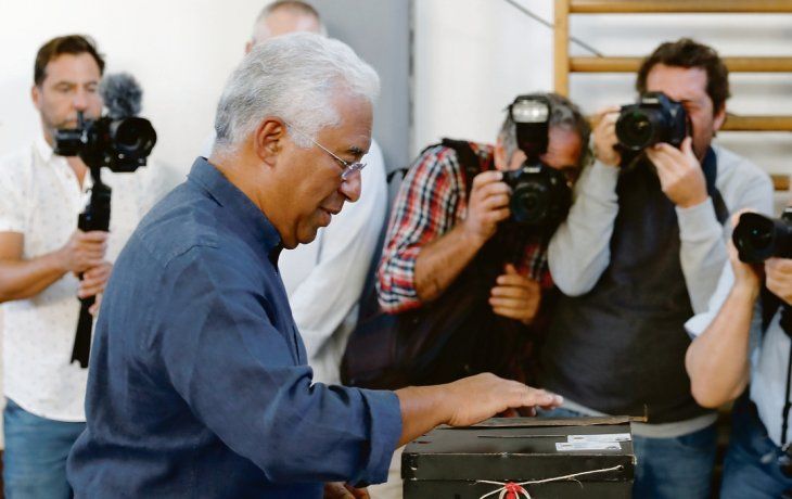 innovación. El socialista portugués António Costa rompió con los manuales de la política para tiempos de crisis: en lugar de buscar una amplia alianza moderada, eligió recostarse sobre la izquierda radical.