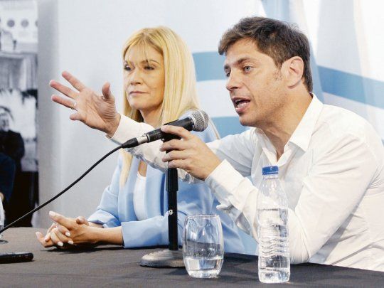 Debut. Kicillof y Verónica Magario encabezaron ayer la primera conferencia de prensa tras el triunfo.