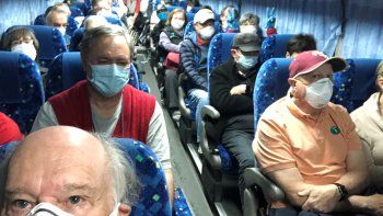 Decenas de pasajeros quedaron varados por el coronavirus