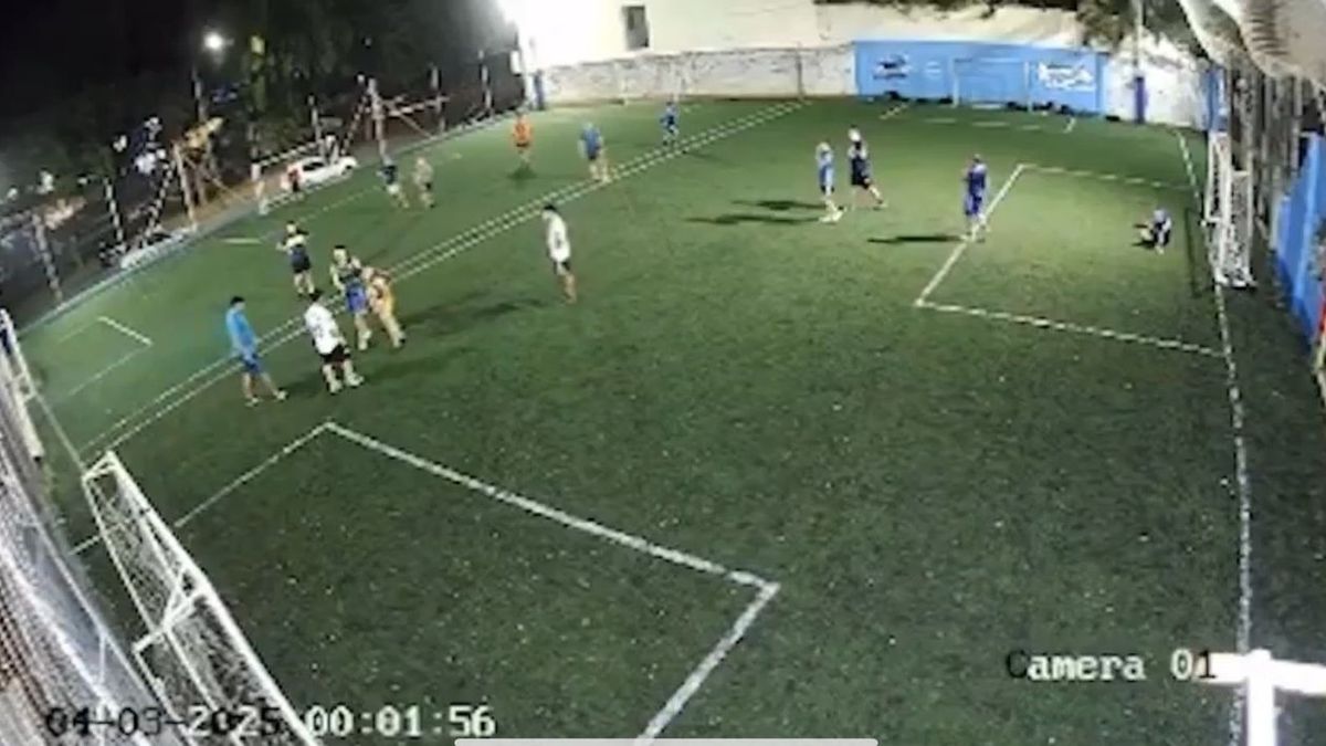 Vélez bars attacked police officers who played a football game