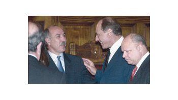 ámbito.com | Ricardo Lorenzetti recibe el saludo de dos capas geológicas del máximo tribunal: Eugenio Zaffaroni, que entró de la mano del nuevo régimen, y Antonio Boggiano, que se va por la misma vía.