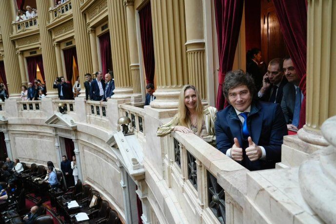 Javier Milei junto a Karina Milei en la jura de los nuevos diputados.
