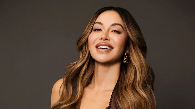 De cuánto es la fortuna de Chiquis Rivera: la millonaria carrera de la hija de Jenni
