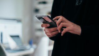 Usuarios eligen apps móviles para gestionar mejor sus finanzas, ahorrar en dólar y acceder a inversiones sin necesidad de grandes montos. Usuarios eligen apps móviles para gestionar mejor sus finanzas, ahorrar en dólar y acceder a inversiones sin necesidad de grandes montos.