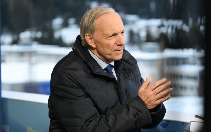 Dalio donó millones a causas filantrópicas. Dalio donó millones a causas filantrópicas.