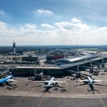 El Aeropuerto de Ezeiza es la principal estación aérea del país. El Aeropuerto de Ezeiza es la principal estación aérea del país.