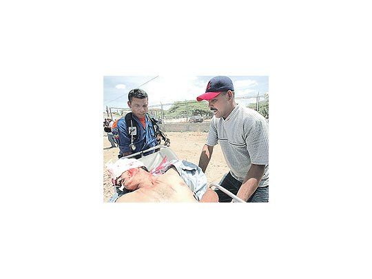 El simulacro de ataque militar norteamericano realizadoayer en Venezuela incluyó tareas de socorro médico paraheridos.