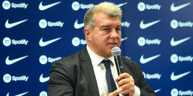 What started as a conversation between Xavi Hernández and Deco, sports director, in the Barcelona sports city took a turn when both went to the house of president Joan Laporta, who opted from the beginning for the continuity of the coach. What started as a conversation between Xavi Hernández and Deco, sports director, in the Barcelona sports city took a turn when both went to the house of president Joan Laporta, who opted from the beginning for the continuity of the coach.