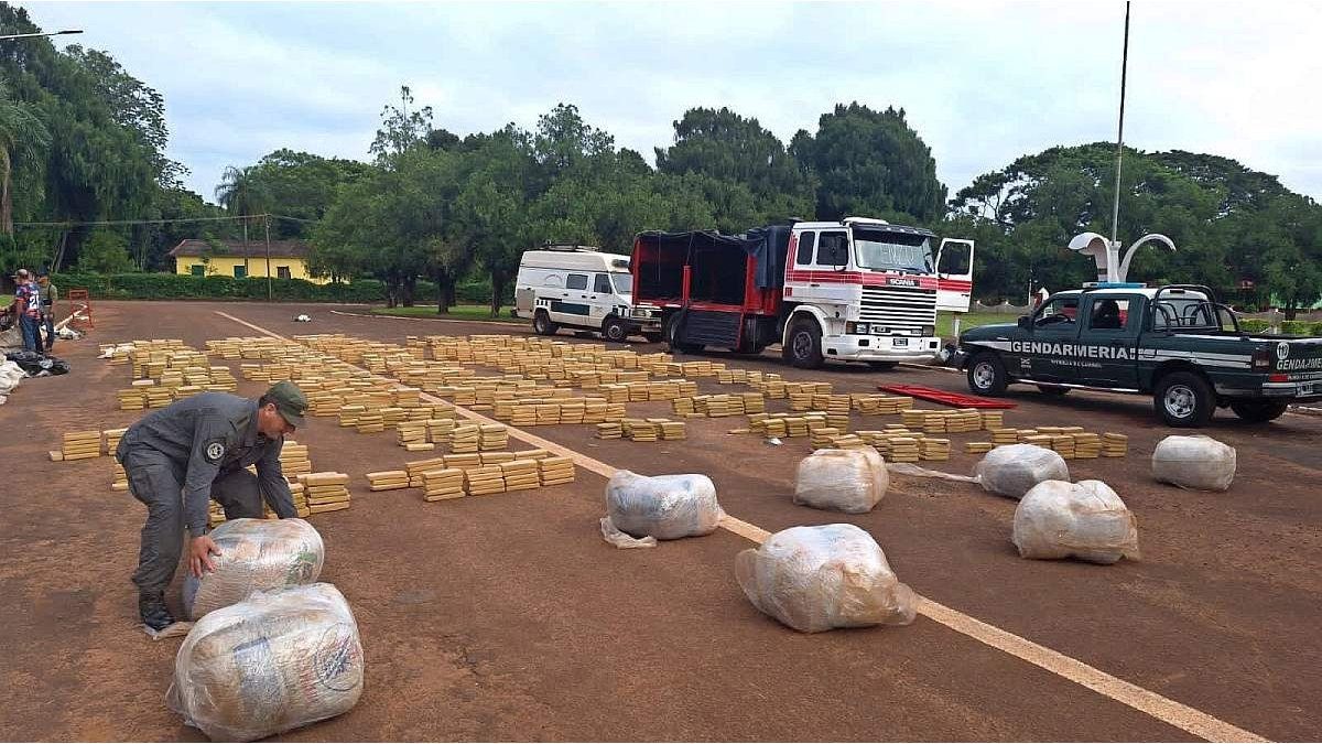 Gendarmerie seized more than 2,800 kilos of marijuana hidden in a truck