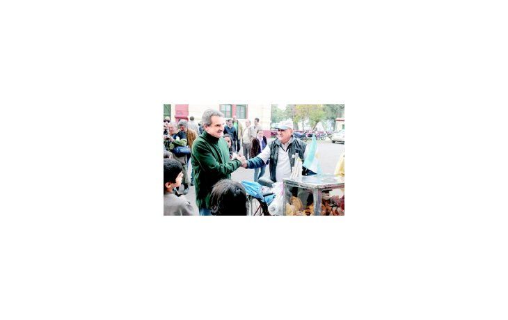 Rossi participó de un almuerzo junto a más de 2.500 fiscales del Frente Santa Fe para Todos de Rosario. Luego, recorrió la ciudad y conversó con los vecinos.