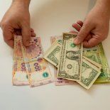 El mercado espera que el dólar aumente algo más de 20% en 2026, mientras las tasas tienen hoy un retorno efectivo de casi 40%. El mercado espera que el dólar aumente algo más de 20% en 2026, mientras las tasas tienen hoy un retorno efectivo de casi 40%.